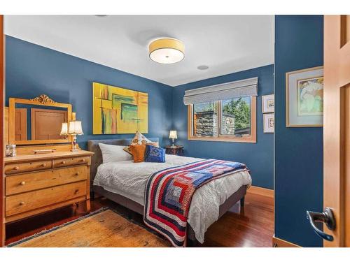 1005 9 Avenue, Canmore, AB - Indoor Photo Showing Bedroom