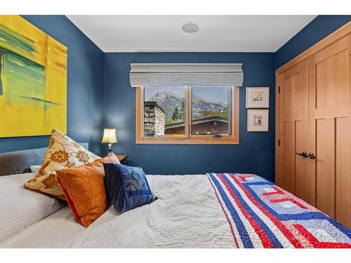 1005 9 Avenue, Canmore, AB - Indoor Photo Showing Bedroom