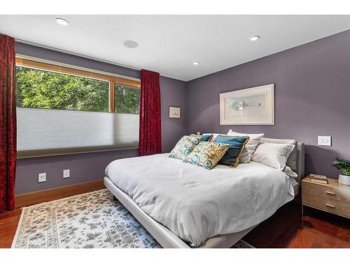 1005 9 Avenue, Canmore, AB - Indoor Photo Showing Bedroom