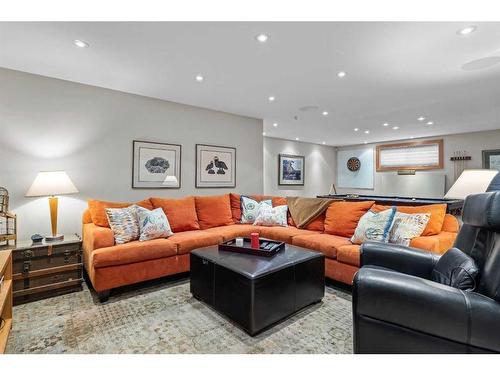 1005 9 Avenue, Canmore, AB - Indoor Photo Showing Living Room