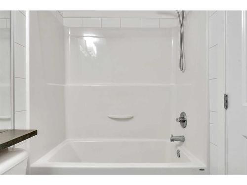 218-300 Marina Drive, Chestermere, AB - Indoor Photo Showing Bathroom