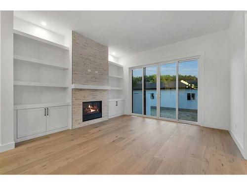 440 20 Avenue Nw, Calgary, AB - Indoor With Fireplace