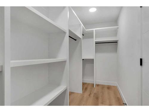 440 20 Avenue Nw, Calgary, AB - Indoor With Storage