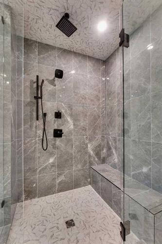 440 20 Avenue Nw, Calgary, AB - Indoor Photo Showing Bathroom