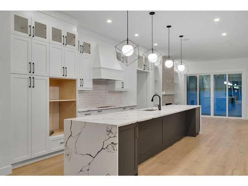 440 20 Avenue Nw, Calgary, AB - Indoor Photo Showing Kitchen With Upgraded Kitchen