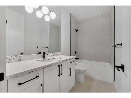 440 20 Avenue Nw, Calgary, AB - Indoor Photo Showing Bathroom