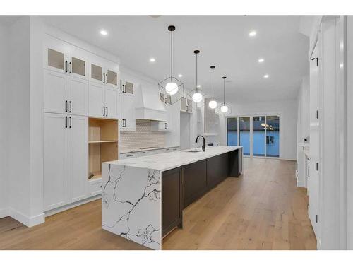 440 20 Avenue Nw, Calgary, AB - Indoor Photo Showing Kitchen With Upgraded Kitchen