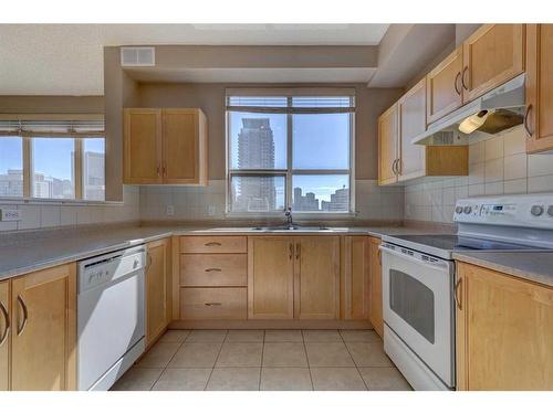 1408-1053 10 Street Sw, Calgary, AB - Indoor Photo Showing Kitchen