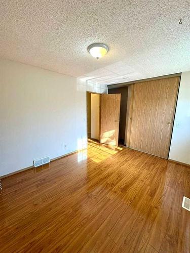 100 Martindale Boulevard Ne, Calgary, AB - Indoor Photo Showing Other Room