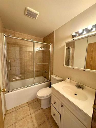 100 Martindale Boulevard Ne, Calgary, AB - Indoor Photo Showing Bathroom