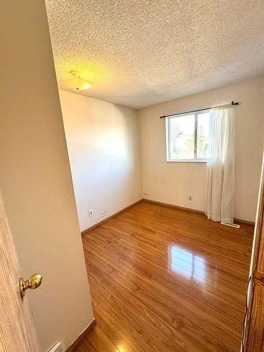 100 Martindale Boulevard Ne, Calgary, AB - Indoor Photo Showing Other Room