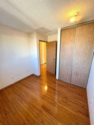 100 Martindale Boulevard Ne, Calgary, AB - Indoor Photo Showing Other Room