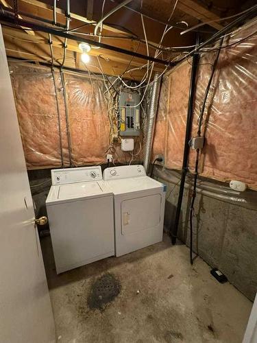 100 Martindale Boulevard Ne, Calgary, AB - Indoor Photo Showing Laundry Room