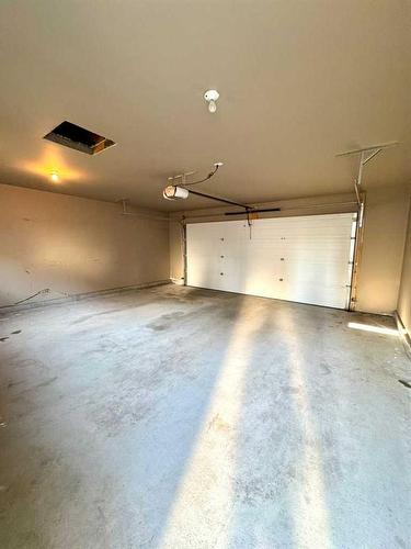 100 Martindale Boulevard Ne, Calgary, AB - Indoor Photo Showing Garage