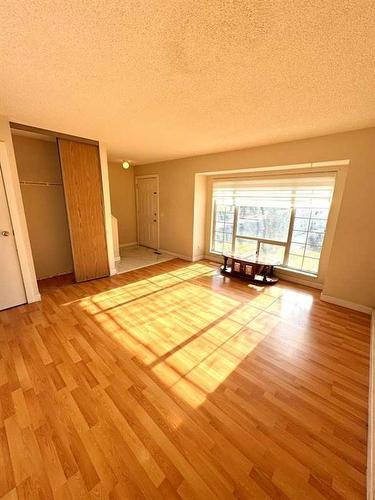 100 Martindale Boulevard Ne, Calgary, AB - Indoor Photo Showing Other Room