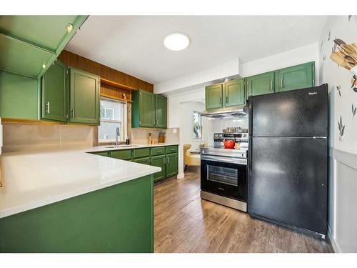 408 8A Street Ne, Calgary, AB - Indoor Photo Showing Kitchen