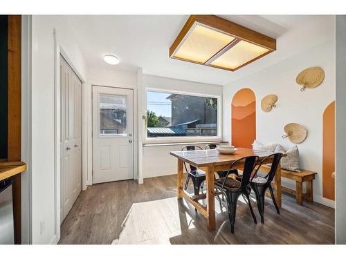 408 8A Street Ne, Calgary, AB - Indoor Photo Showing Dining Room