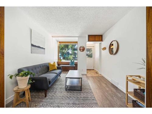 408 8A Street Ne, Calgary, AB - Indoor