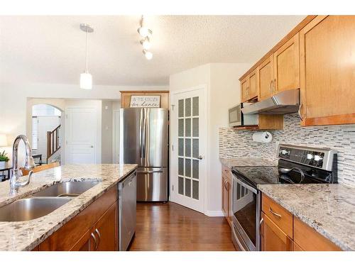 157 Sherwood Circle Nw, Calgary, AB - Indoor Photo Showing Kitchen With Double Sink With Upgraded Kitchen