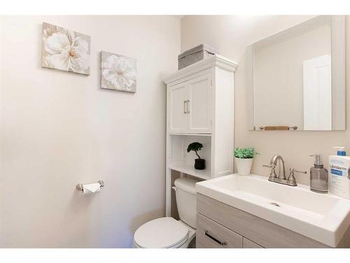 157 Sherwood Circle Nw, Calgary, AB - Indoor Photo Showing Bathroom