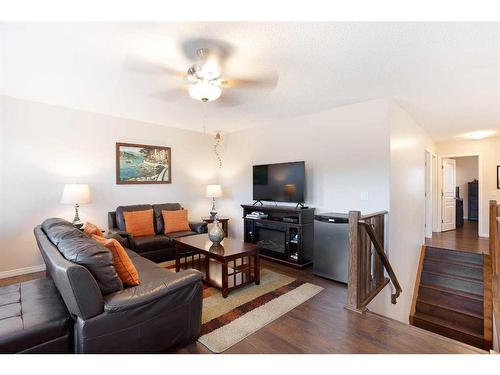 157 Sherwood Circle Nw, Calgary, AB - Indoor Photo Showing Living Room