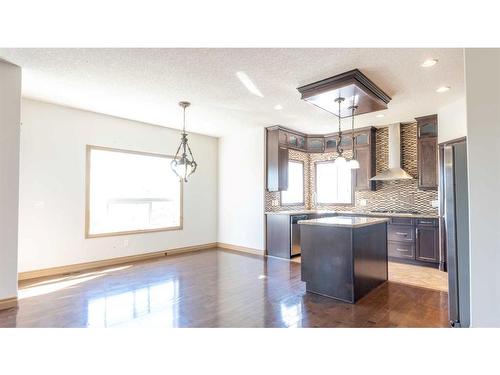 212 Sherwood Rise Nw, Calgary, AB - Indoor Photo Showing Kitchen