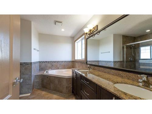 212 Sherwood Rise Nw, Calgary, AB - Indoor Photo Showing Bathroom