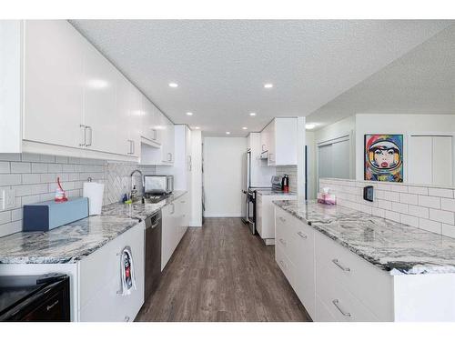 512-300 Meredith Road Ne, Calgary, AB - Indoor Photo Showing Kitchen With Upgraded Kitchen