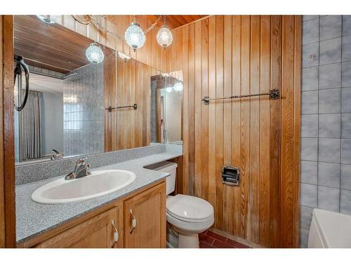 61-116 Silver Crest Drive Nw, Calgary, AB - Indoor Photo Showing Bathroom