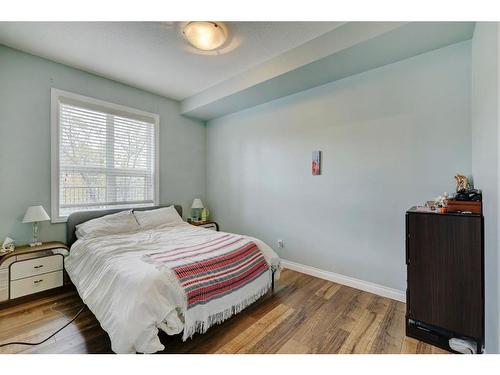 205-138 18 Avenue Se, Calgary, AB - Indoor Photo Showing Bedroom