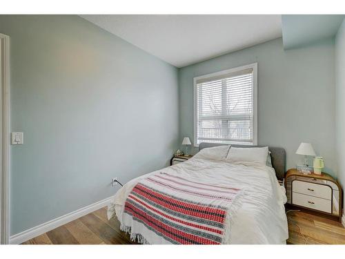 205-138 18 Avenue Se, Calgary, AB - Indoor Photo Showing Bedroom