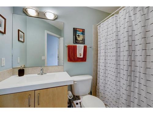 205-138 18 Avenue Se, Calgary, AB - Indoor Photo Showing Bathroom