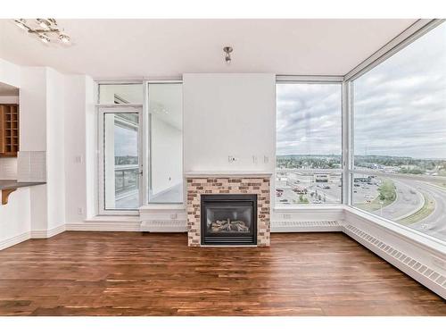 907-55 Spruce Place Sw, Calgary, AB - Indoor Photo Showing Living Room With Fireplace