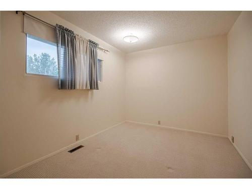 5524 Dalhart Hill Nw, Calgary, AB - Indoor Photo Showing Other Room