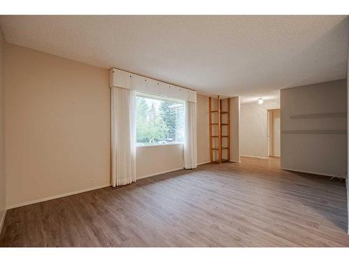 5524 Dalhart Hill Nw, Calgary, AB - Indoor Photo Showing Other Room