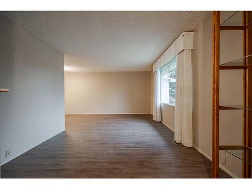 5524 Dalhart Hill Nw, Calgary, AB - Indoor Photo Showing Other Room