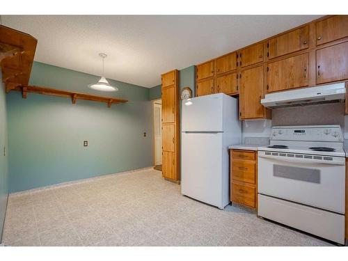 5524 Dalhart Hill Nw, Calgary, AB - Indoor Photo Showing Kitchen