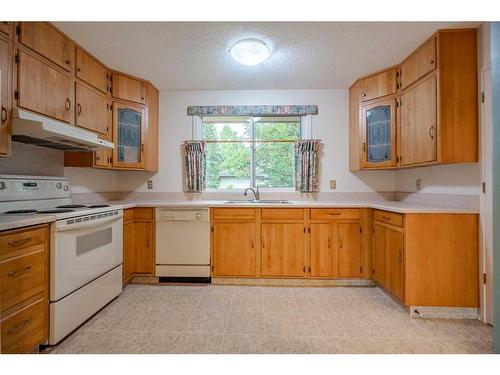 5524 Dalhart Hill Nw, Calgary, AB - Indoor Photo Showing Kitchen