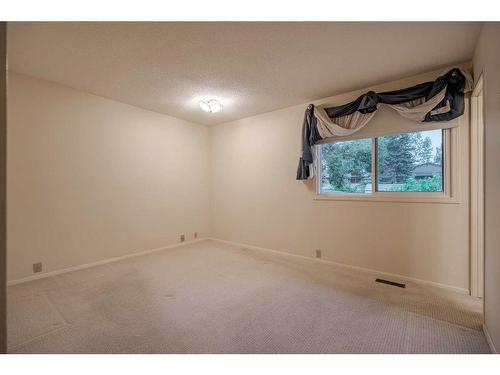 5524 Dalhart Hill Nw, Calgary, AB - Indoor Photo Showing Other Room