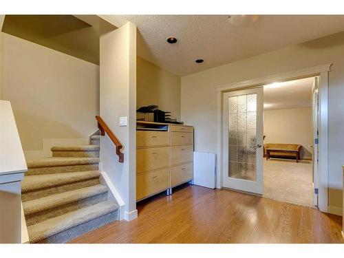 446 18 Avenue Ne, Calgary, AB - Indoor Photo Showing Other Room