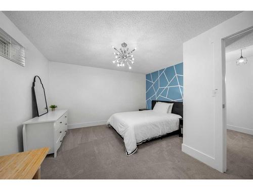 127 Edgewood Drive Nw, Calgary, AB - Indoor Photo Showing Bedroom