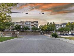 207-11 Somervale View SW Calgary, AB T2Y 4A9