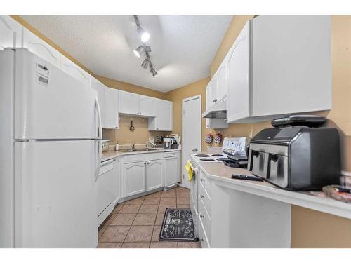 207-11 Somervale View Sw, Calgary, AB - Indoor Photo Showing Kitchen With Double Sink