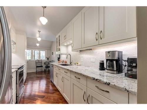 401-1229 Cameron Avenue Sw, Calgary, AB - Indoor Photo Showing Kitchen With Upgraded Kitchen