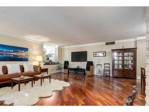 401-1229 Cameron Avenue Sw, Calgary, AB - Indoor Photo Showing Living Room