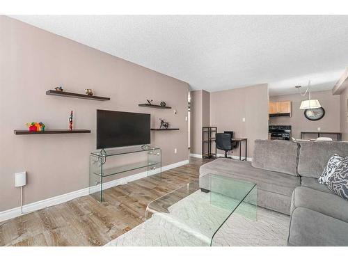 704-1240 12 Avenue Sw, Calgary, AB - Indoor Photo Showing Living Room