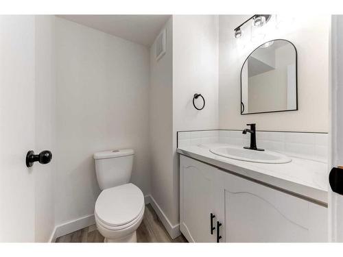 7642 24 Street Se, Calgary, AB - Indoor Photo Showing Bathroom