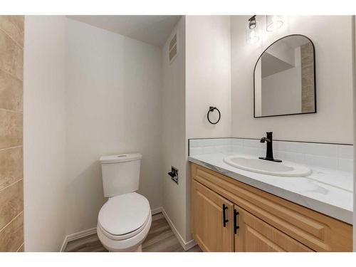 7642 24 Street Se, Calgary, AB - Indoor Photo Showing Bathroom