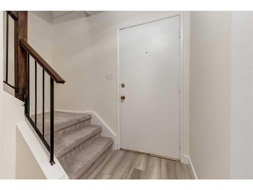 7642 24 Street Se, Calgary, AB - Indoor Photo Showing Other Room