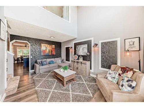 128 Somercrest Manor Sw, Calgary, AB - Indoor Photo Showing Living Room